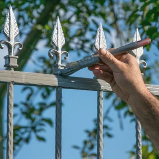 Metall – Rostschutz/Schutzlacke - Metall Gartenzaun mit einem Schutzlack streichen.